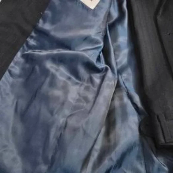 GREAT CHRISTMAS PRESENT! - HICKEY FREEMAN SUIT AT FRACTION OF RETAIL PRICE!